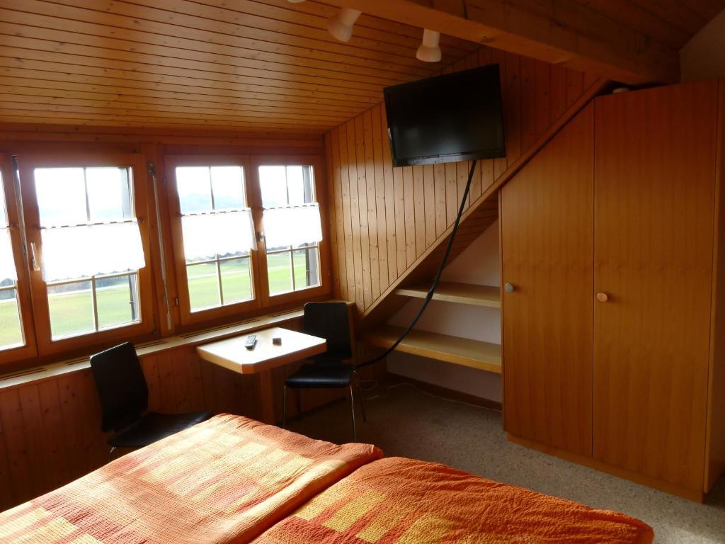Alpenblick Ferenberg Bern Hotell Stettlen Rum bild